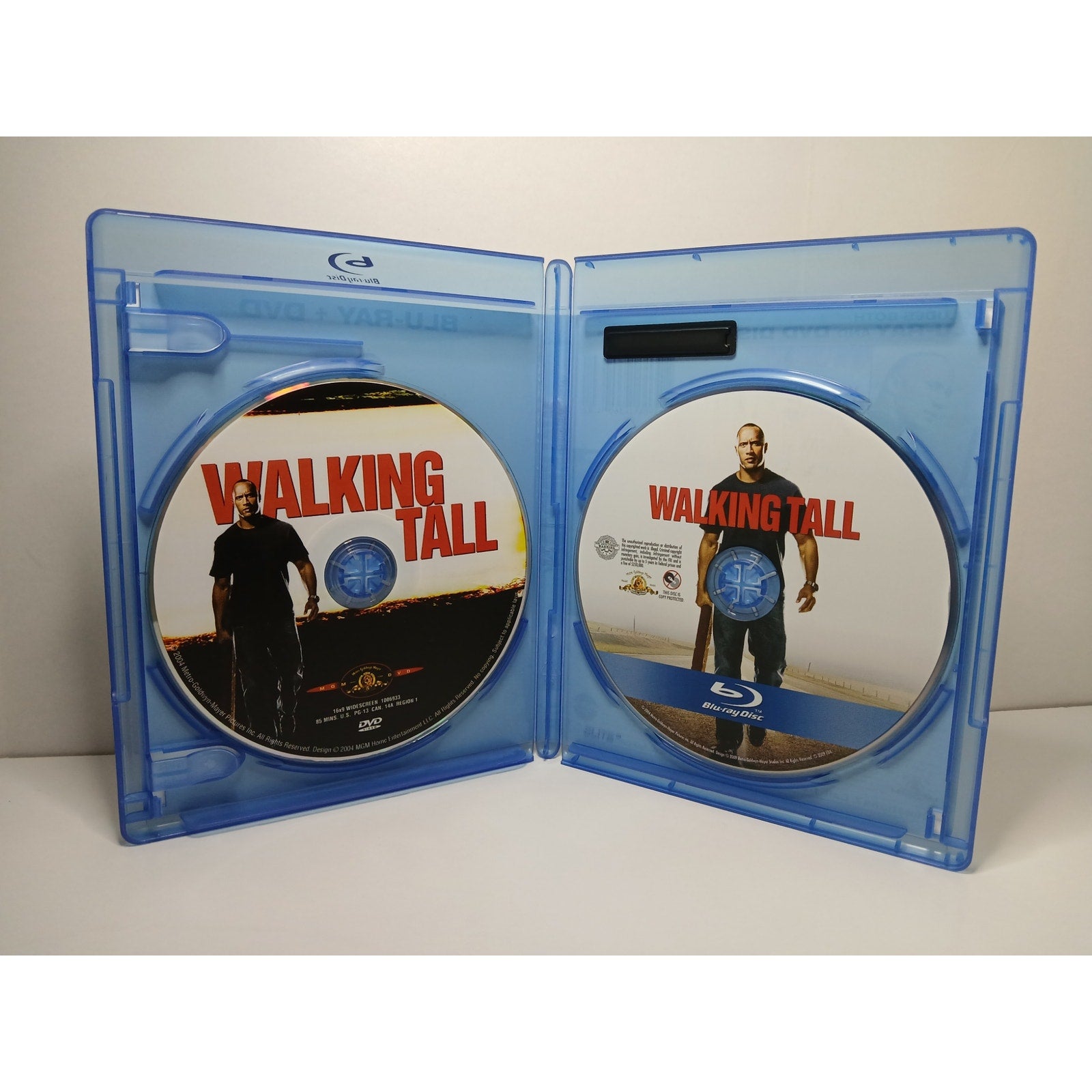 WALKING TALL DWAYNE ROCK JOHNSON BLU RAY/DVD MOVIE CLEANED TESTED WORKING